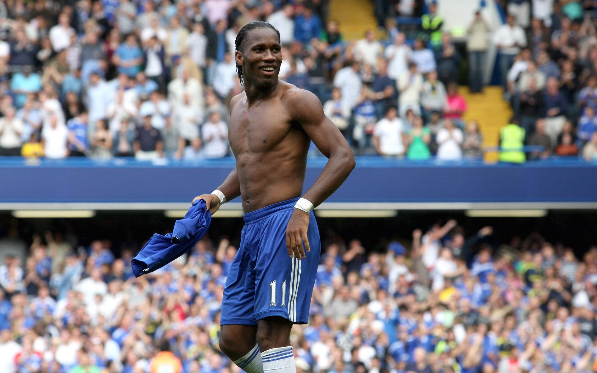 “超级杯激战正酣，广州队逆转夺冠”，超级杯比赛时间